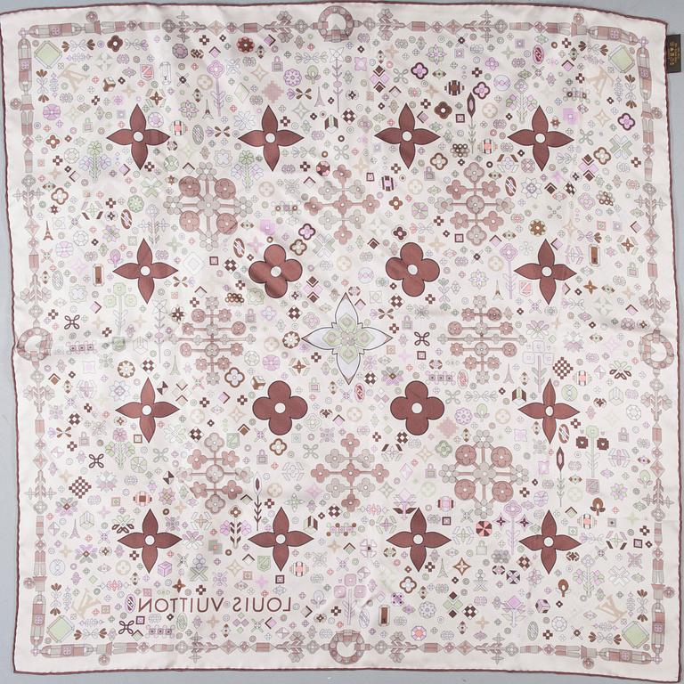 SCARF, Louis Vuitton.
