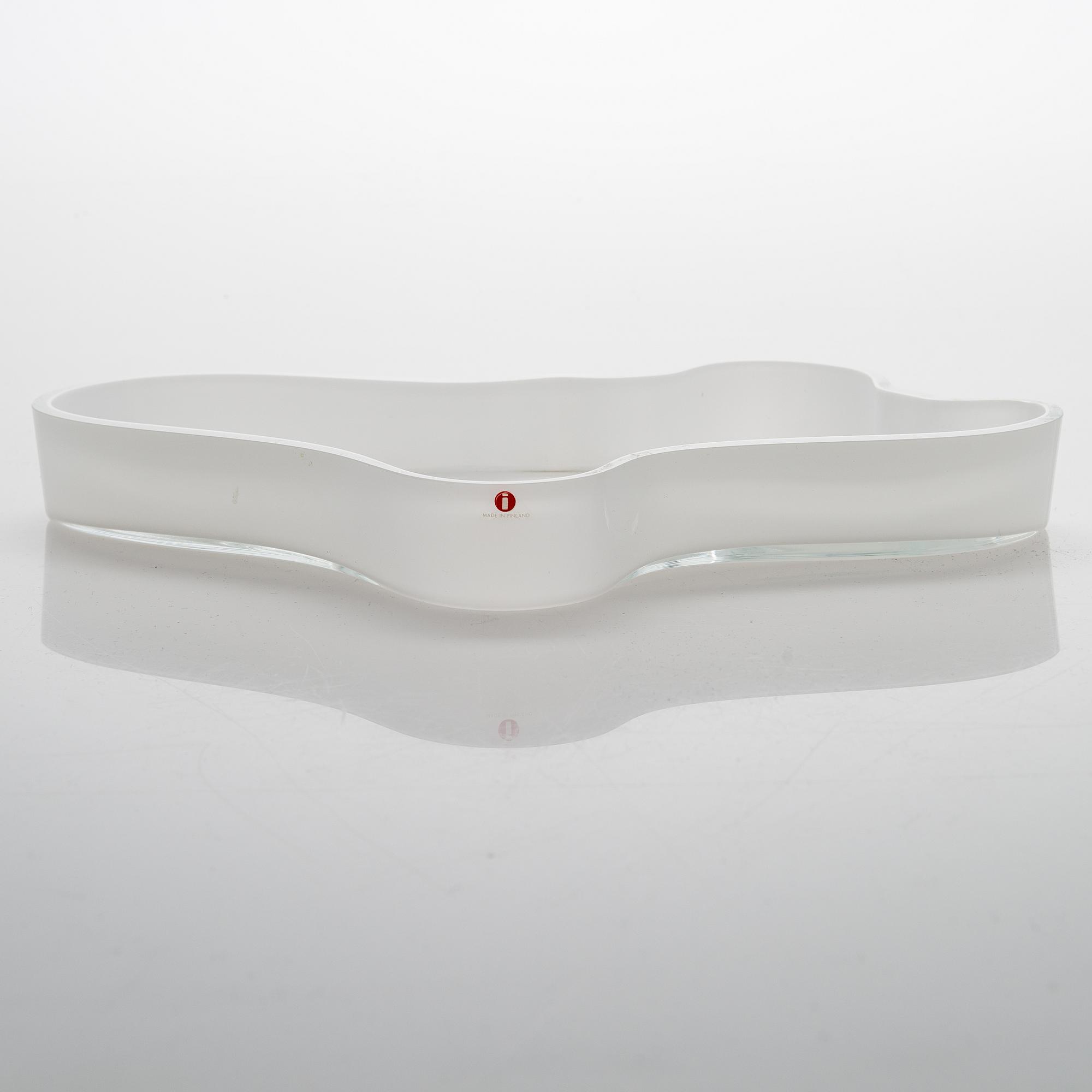Alvar Aalto a '3028' dish signed Alvar aalto 417/1989.