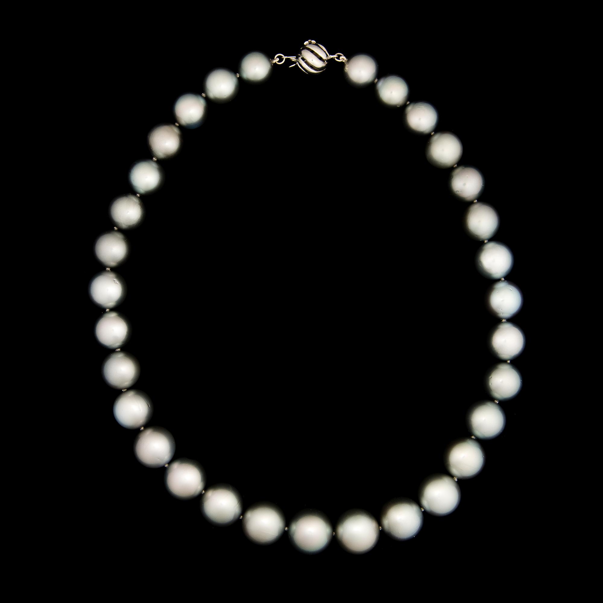 PÄRLCOLLIER, odlade Tahitipärlor, lås 14K vitguld.