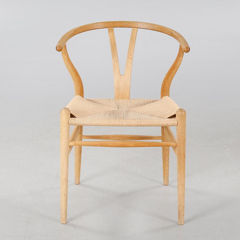 A 2007 "The Wishbone chair" by Hans J. Wegner, Carl Hansen & Søn.
