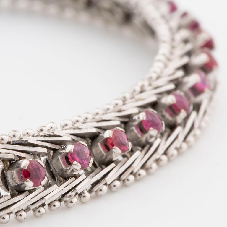 Bracelet with faceted rubies.