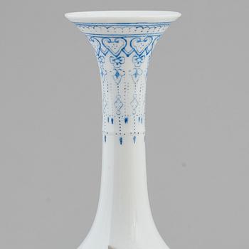 An Chinese eggshell porcelain vase, 1980/90s.