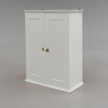 HÄNGSKÅP, 1800-talets andra hälft.