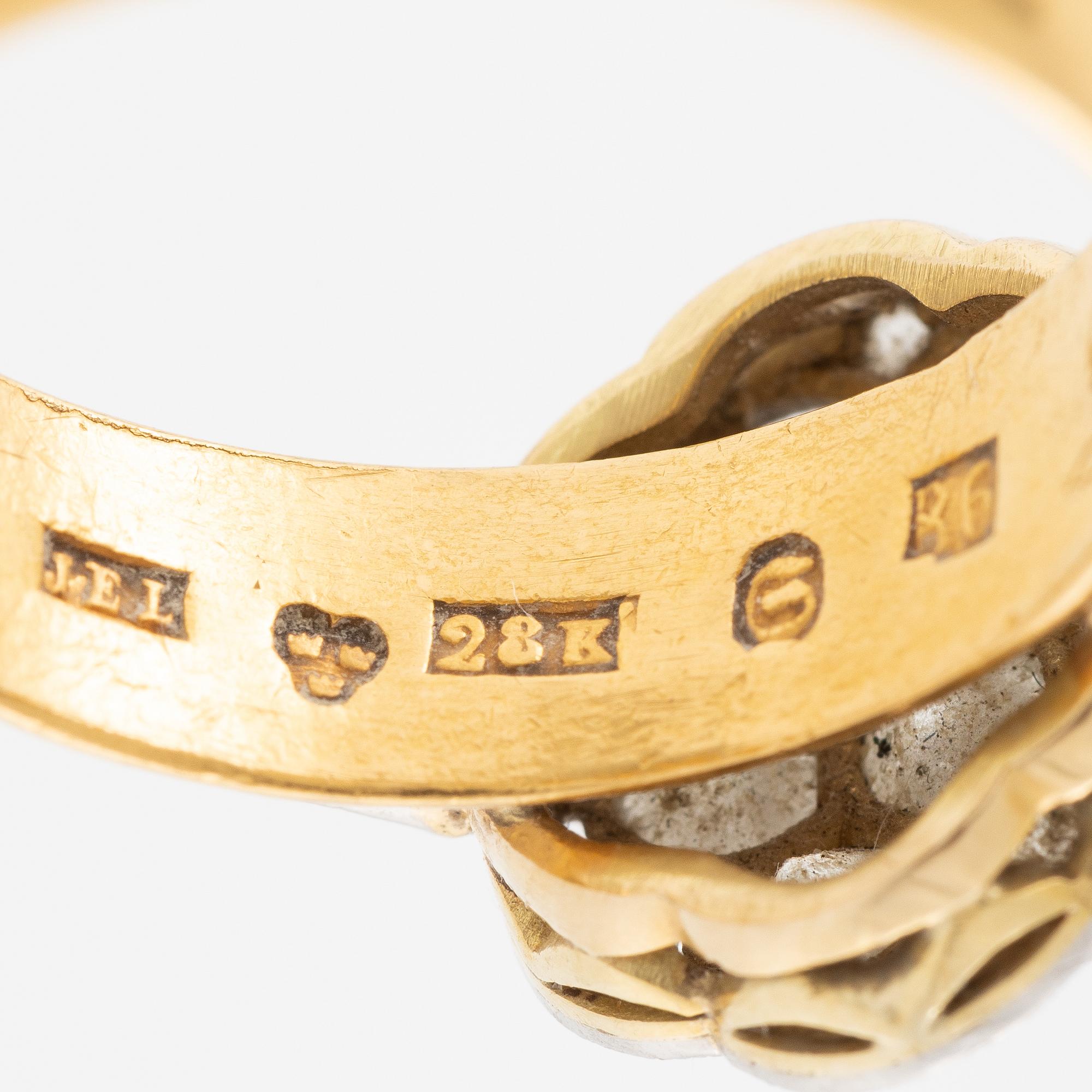 Ring guld och platina med gammalslipade och rosenslipade diamanter.