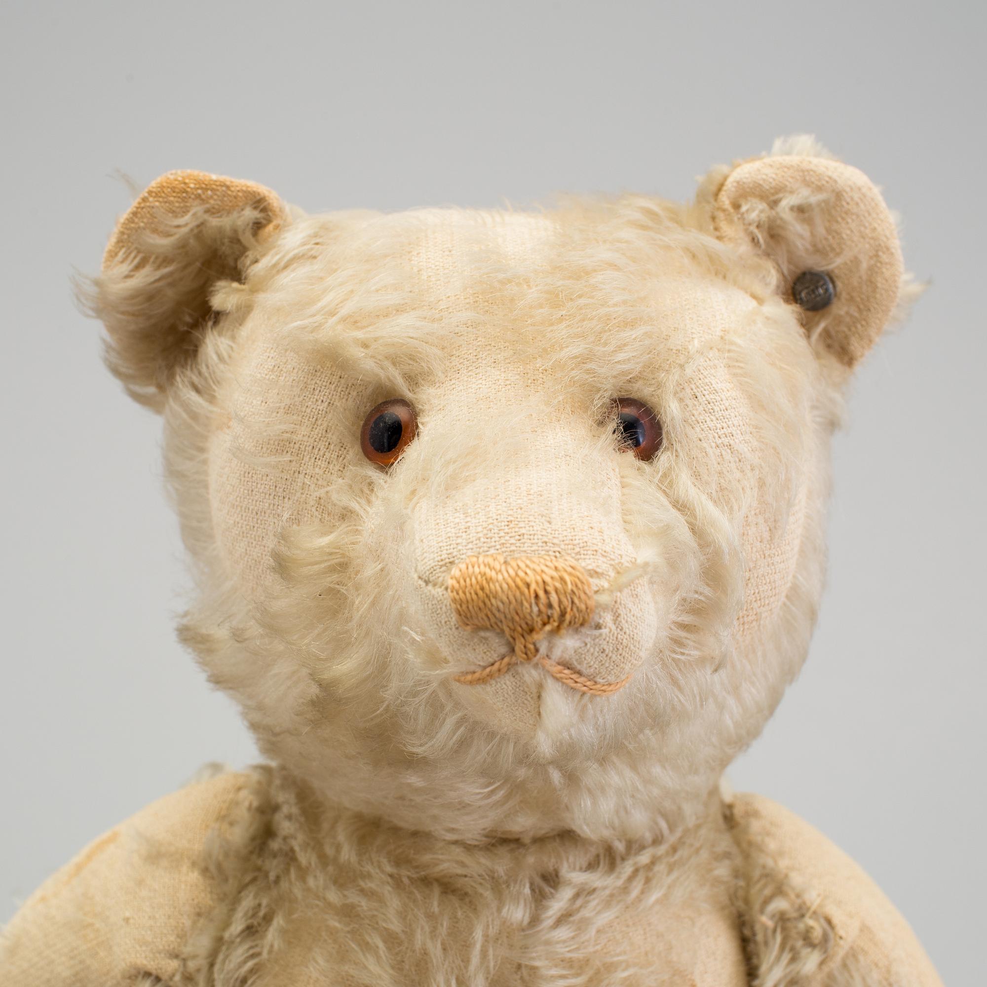 A Steiff teddybear, Germany, 1920s.