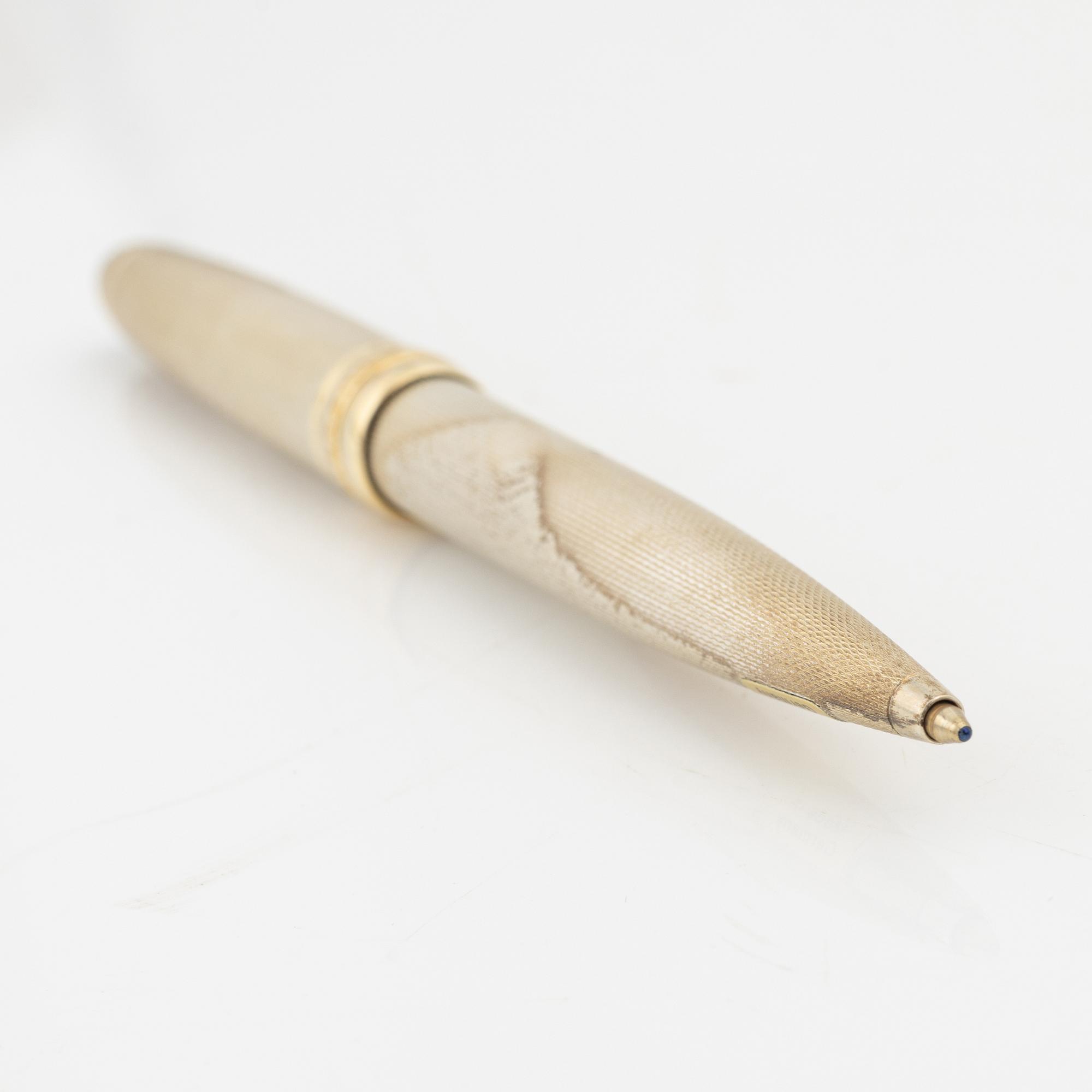 Montblanc, a 'Meisterstück Solitaire' ball point pen.