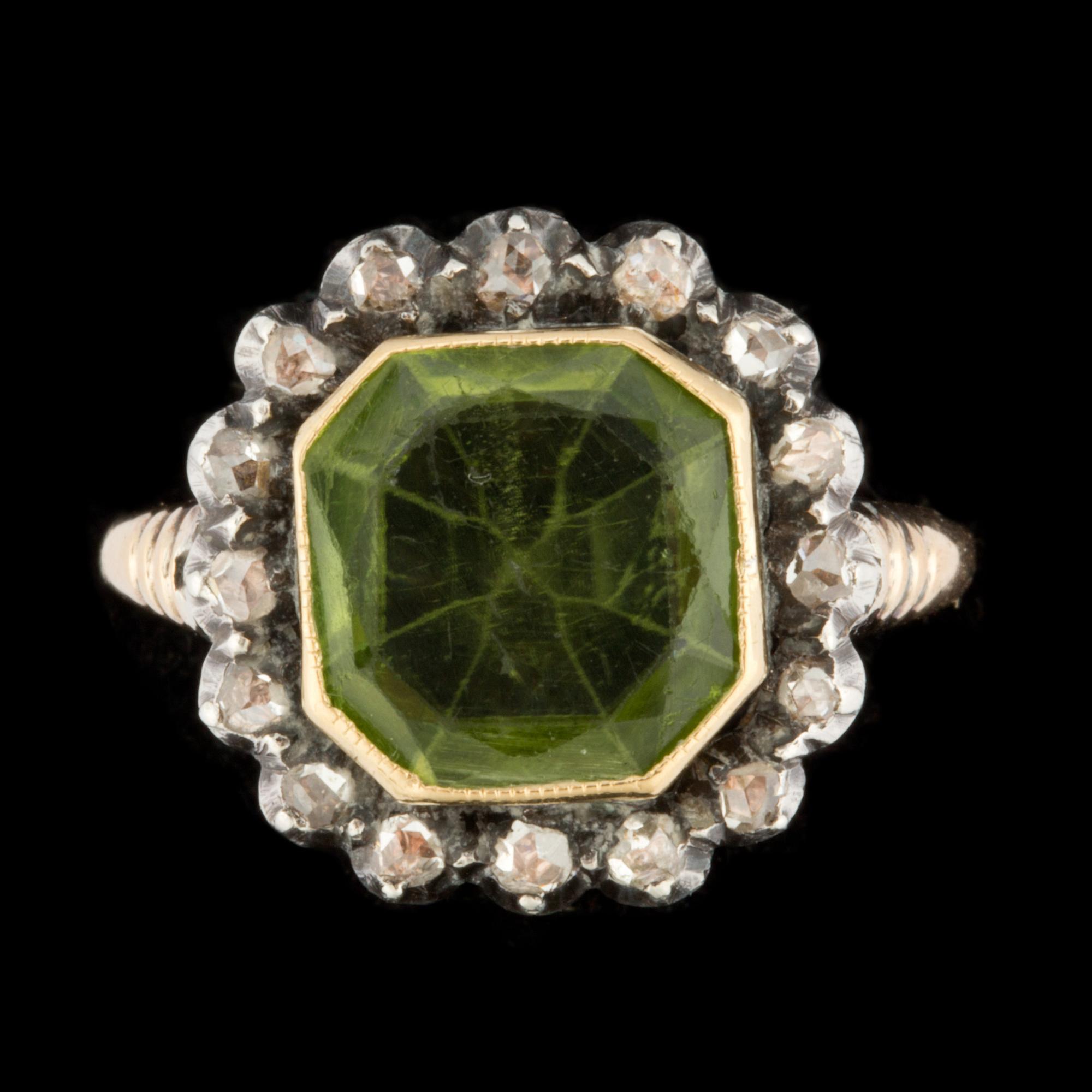 RING, 18 k guld och silver, peridot med rosenstenar. Vikta ca 3 g.