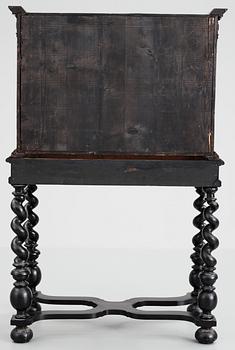 KABINETTSKÅP. Barock, 1600-talets andra hälft. Troligen Flandern.