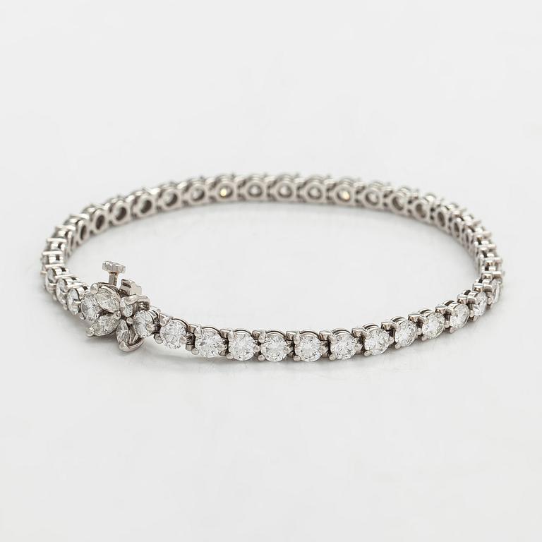 Tiffany & Co, "Victoria" tennisrannekoru, platinaa sekä briljantti- ja marquisehiottuja timantteja.