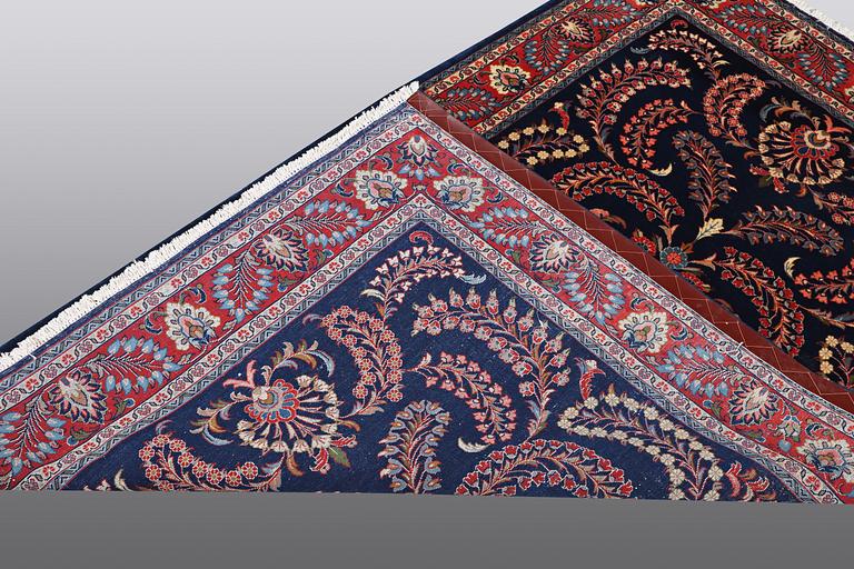 A RUG, Sarouk, ca 212 x 132 cm.
