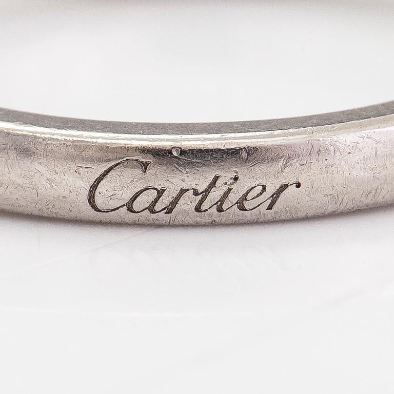 Cartier, ring, halvalliansring, platina med briljantslipade diamanter. Med sertifikat.