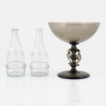 Simon Gate, a 'Vingarna' glass bowl for Sandvik, around 1920. A pair of glass carafes, 19th century.