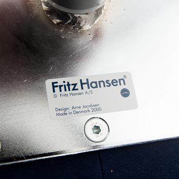 FÅTÖLJER, ett par, "Svanen", Arne Jacobsen för Fritz Hansen, 2000-tal.