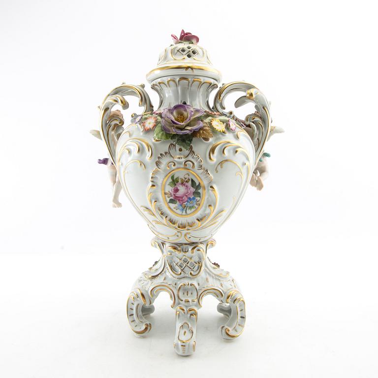 Potpurri-urna Rokokostil Tyskland 1900-talets första hälft porslin.