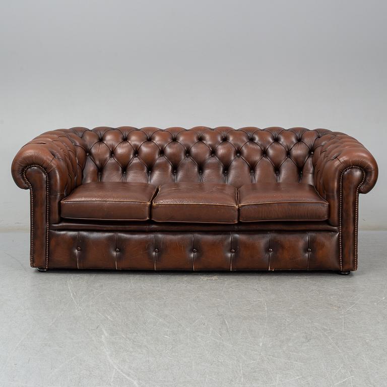 SOFFA OCH FÅTÖLJ, Chesterfield, 1900-talets andra hälft.