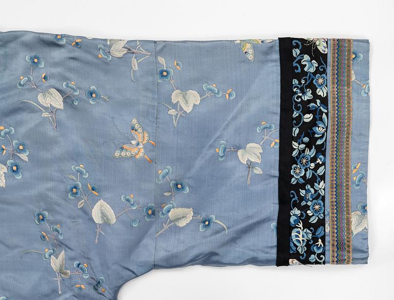 A lavender blue embroidered silk female informal robe, late Qing dynasty, 19th century.