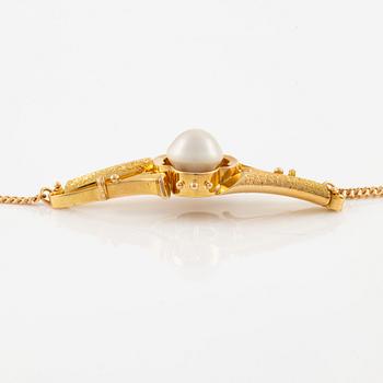 Necklace, 18K gold with a button pearl.