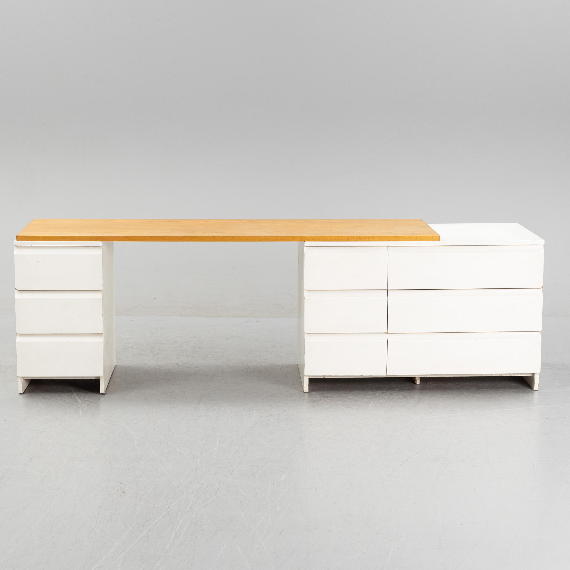 Aulis Leinonen, a model 200 writing desk, Artek, mid 20th century.