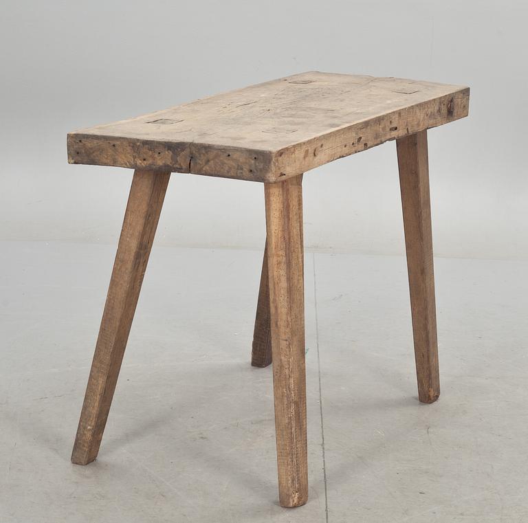 ARBETSBÄNK. Modern tillverkning av äldre delar.