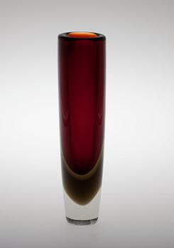 Kaj Franck, A VASE, signed K. Franck, Nuutajärvi Notsjö -59. Ruby red, olive green and clear glass.