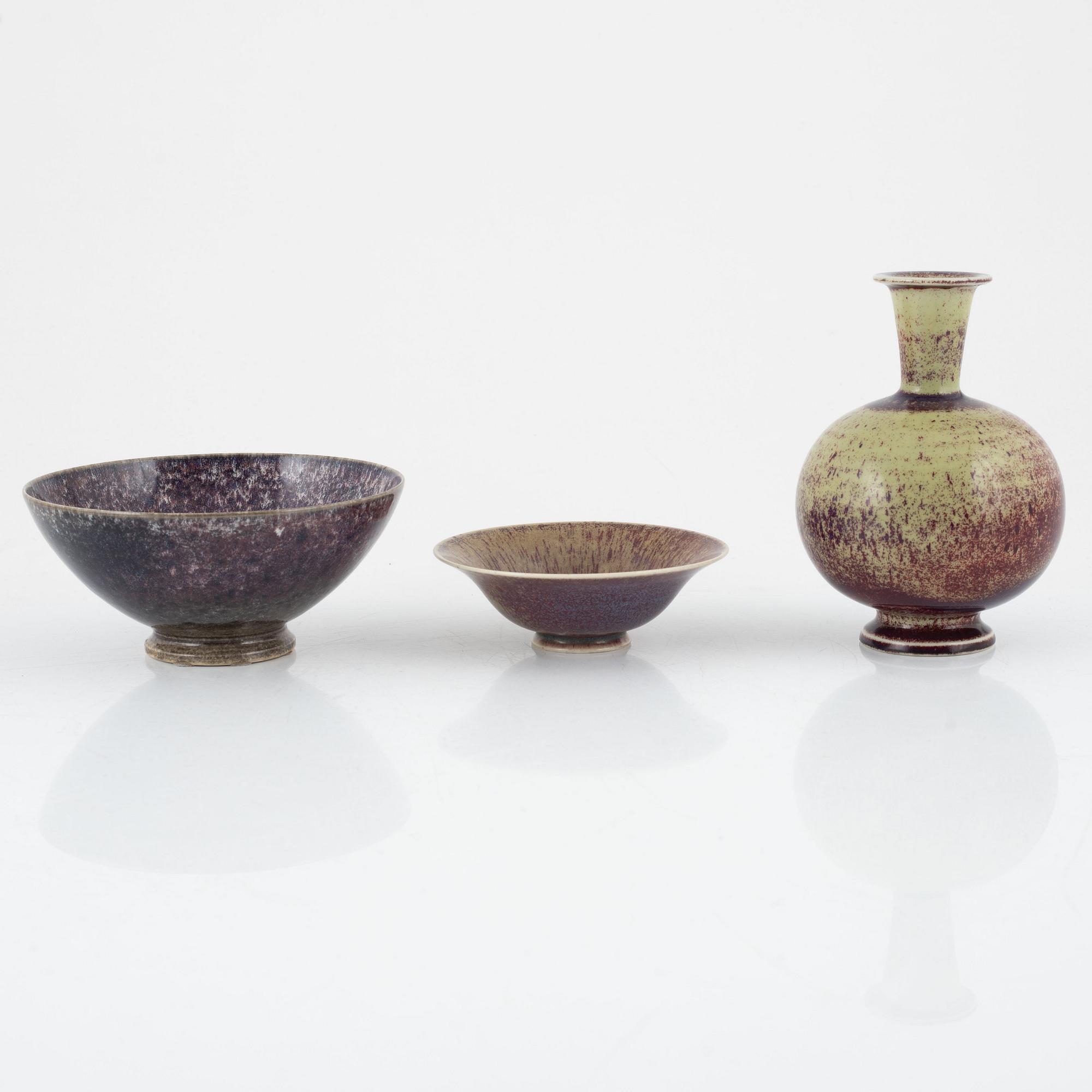 Sven Wejsfelt, skålar, 2 st och vas, Gustavsbergs studio, 1977-88.