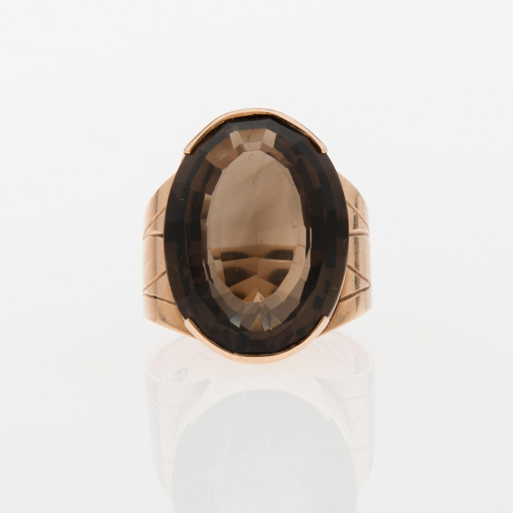 RING, fasettslipad rökkvarts, 14K guld, Helsingfors 1958.