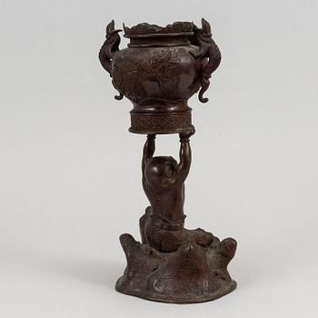 Rökelsekar, brons. Japan, Meiji (1868-1912).