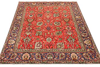 Carpet, Tabriz, approx 254 x 198 cm.