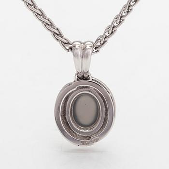 An 18K white gold necklace, with an oval cabochon-cut moonstone. Gallopin & Cie, Geneva.