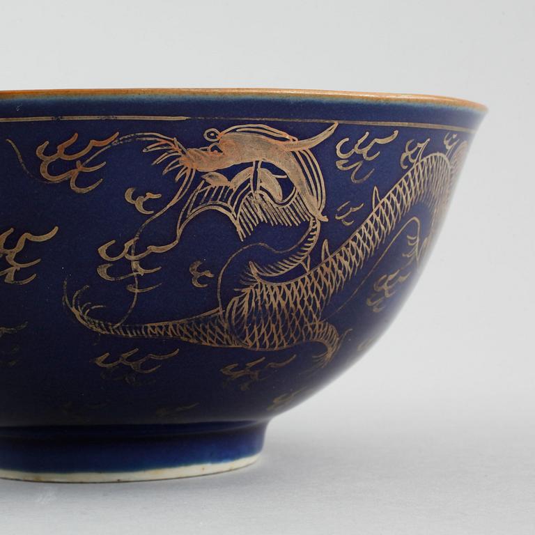 A porcelain powder blue bowl, China, 19th century.