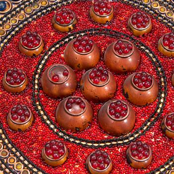 ANITA WANGEL, VÄGGRELIEF, bl a  glaspärlor på kopparplåt, signerad och daterad 1989.