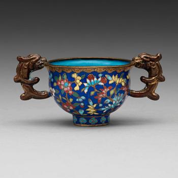 83. VINKOPP, cloisonné. Qing dynastin, 1800-tal.