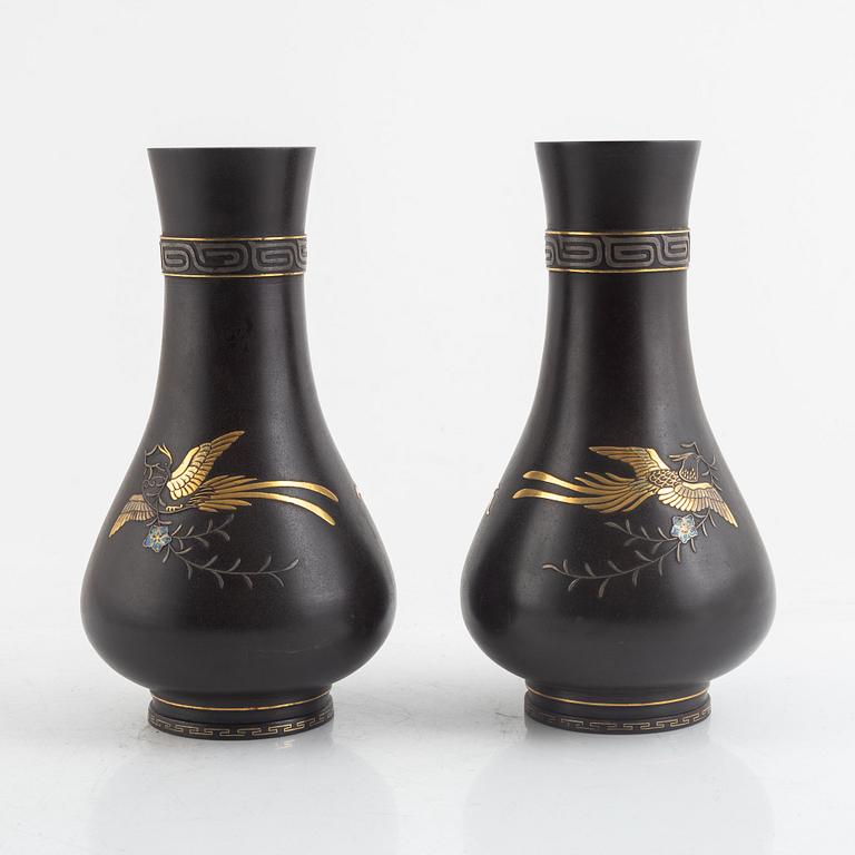 A pair of bronze vases with enamel decoration, first part of the 20th century.