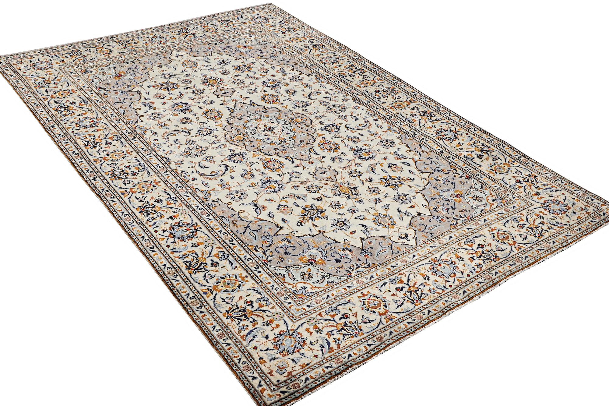 A carpet, Kashan, ca 303 x 200 cm.