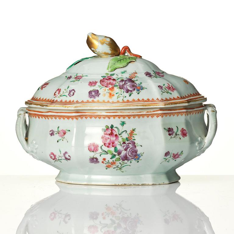 A famille rose tureen with cover and stand, Qing dynasty, Qianlong (1736-95).