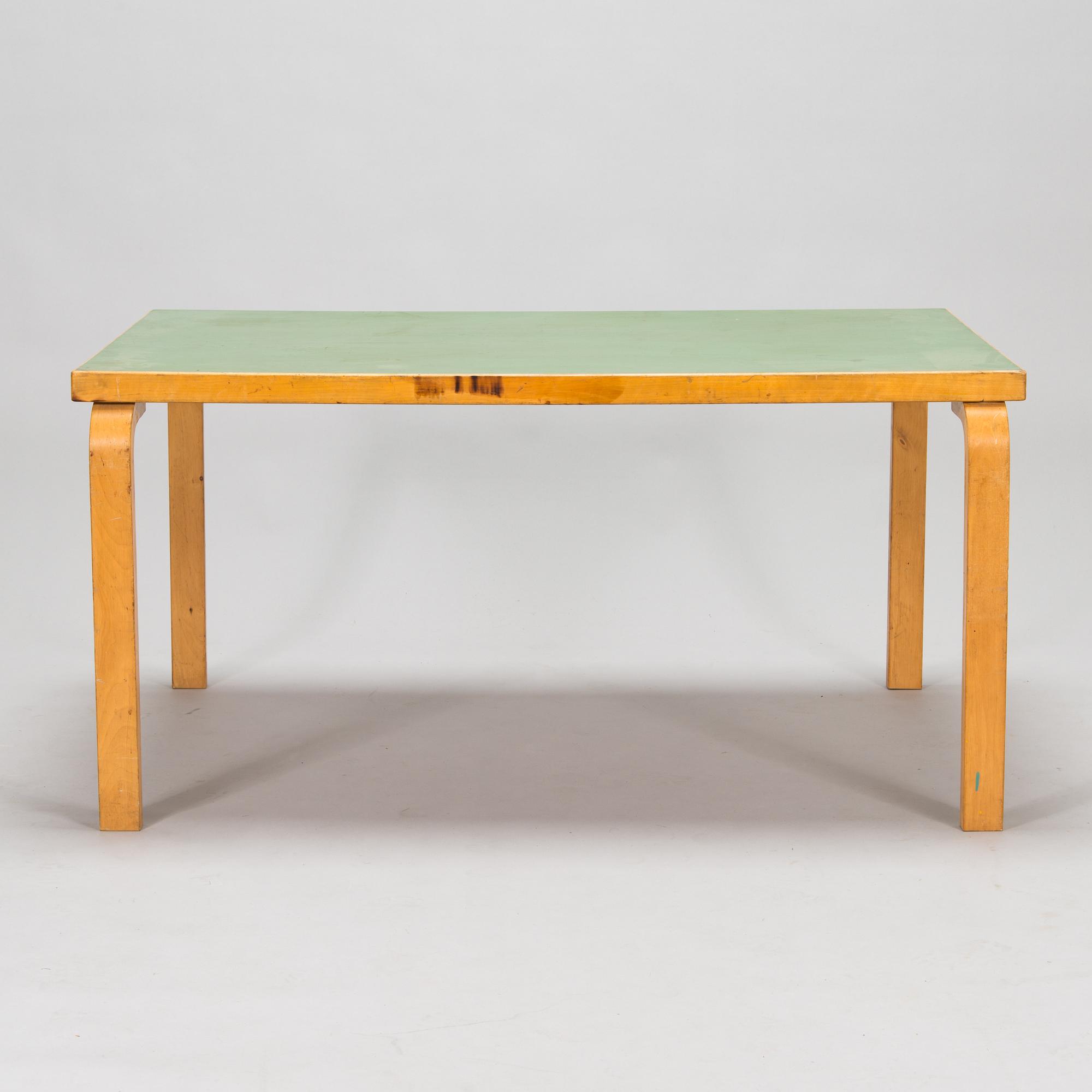 Alvar Aalto, bord, modell 82 för O.Y. Huonekalu-ja Rakennustyötehdas A.B. 1900-talets mitt.