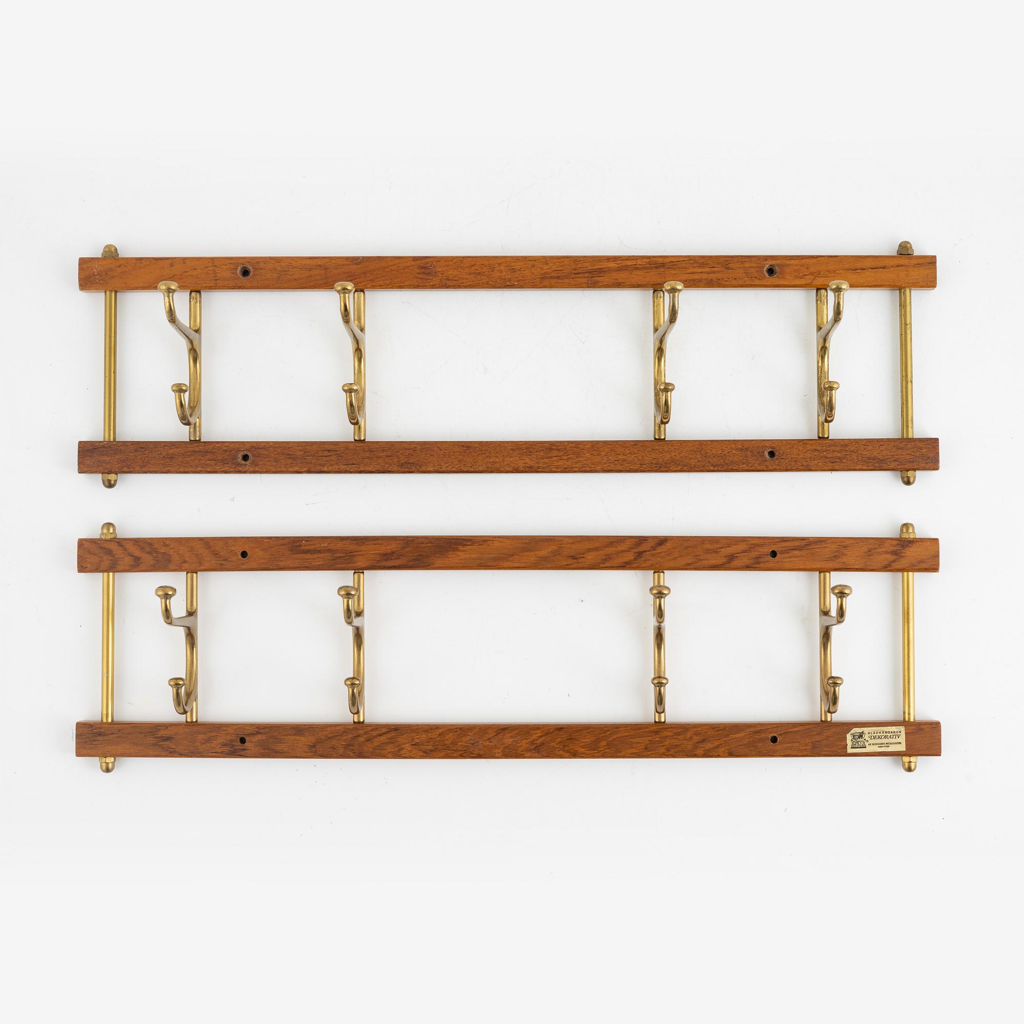 Klädhängare, ett par, "Dekorativ", Skoglunds metallgjuteri, Anderstorp, 1900-talets mitt.