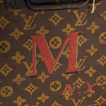 LOUIS VUITTON, monogram trunk.