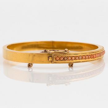 Armring 18K guld med korall, 1800-tal.
