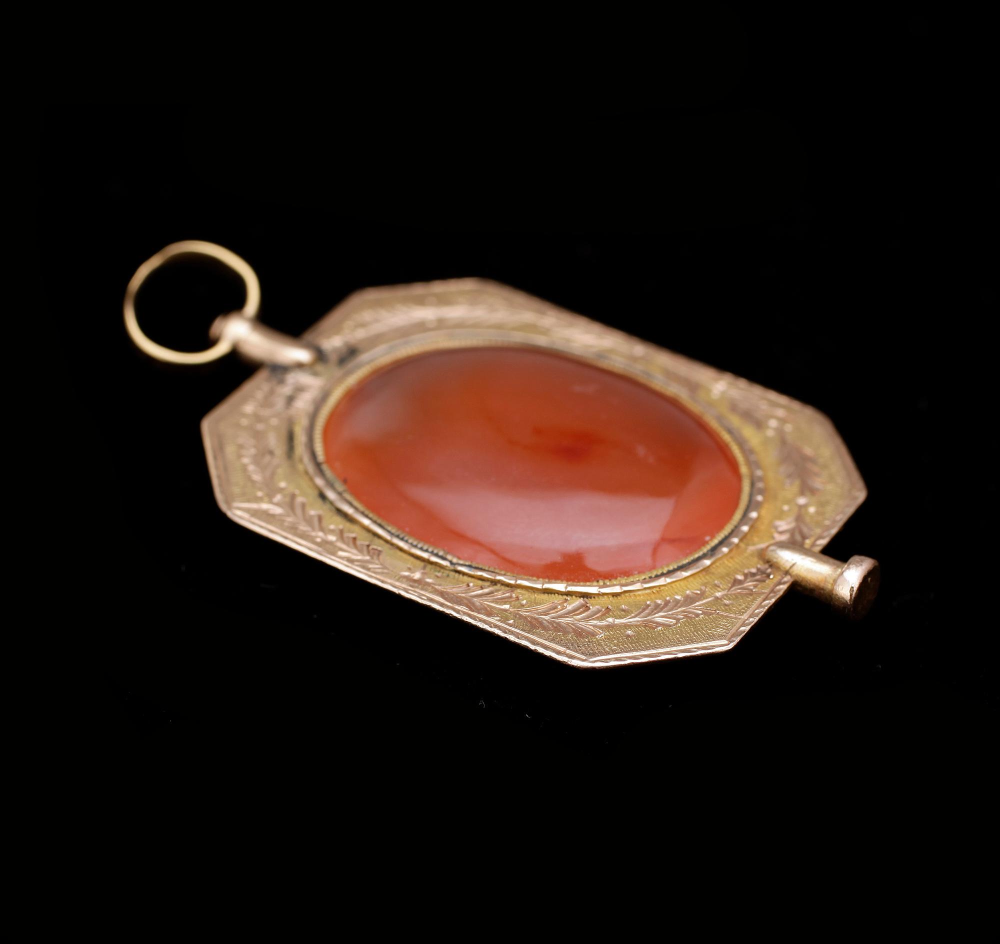 URNYCKEL / HÄNGE, 18k guld med karneol, Sverige omkr 1700/1800.