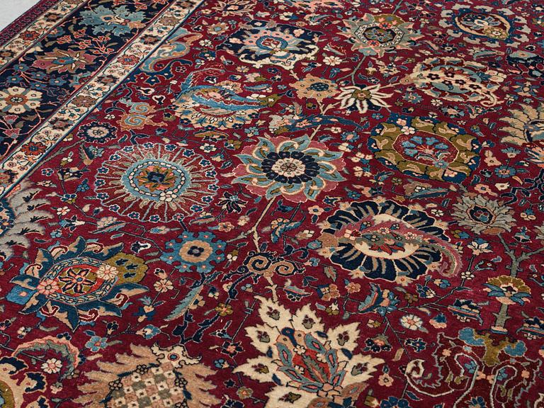 A carpet, semi-antique Tabriz, ca 413,5 x 328,5 cm.