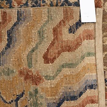 CARPET. Antique silk China relief. 256,5 x 158 cm. Late Qing dynasty (1644–1911).