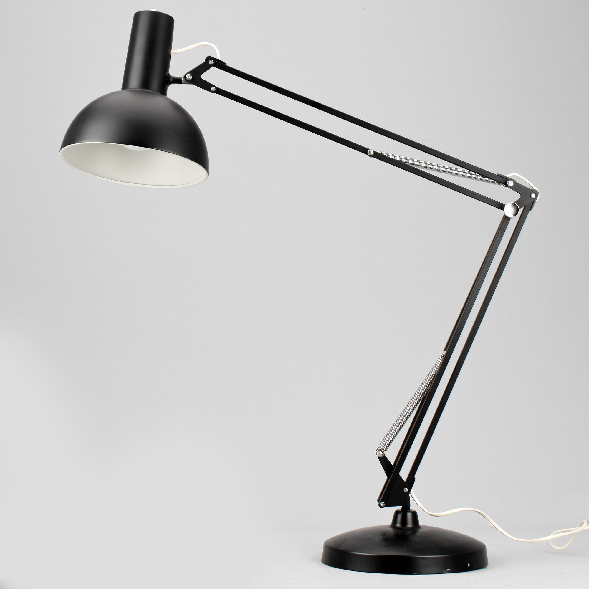 BORDSLAMPA, "IT-Lamp, Poul Henningsen för Louis Poulsen, Danmark, formgiven 1972.