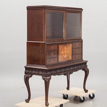 VITRINSKÅP, barockstil, 1900-talets mitt.