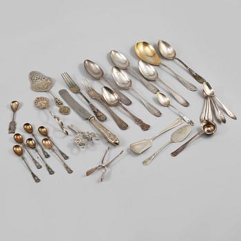 PARTI BESTICK, silver, 31 delar, diverse svenska/danska stämplar, 1800/tidigt 1900 talet, vikt 1122g.