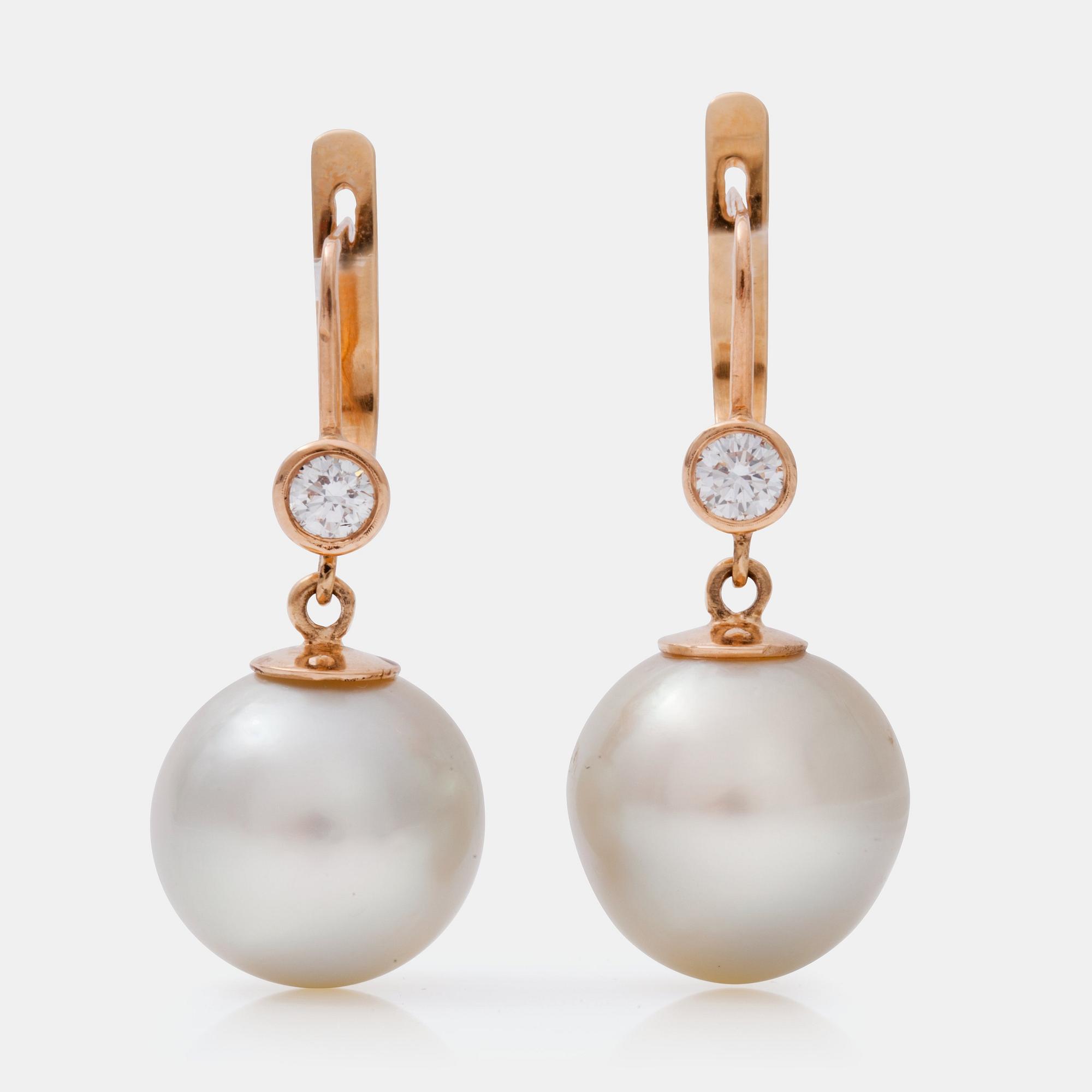 A pair of earrings with cultured South Sea pearls and brilliant-cut diamonds, total carat weight 0.40 ct.