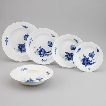 SERVIS,  Royal Copenhagen, Blå Blomst, ca 80 delar, Danmark.
