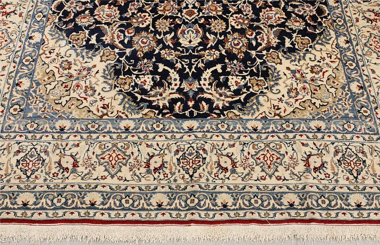 Matta, semiantik Nain, part silk, s.k. Tuteshk, ca 310 x 193 cm.