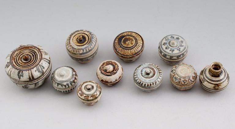 SAMLING LOCKDOSOR OCH VAS, 10 st, stengods, Sawankholok, Thailand, 1400-tal.