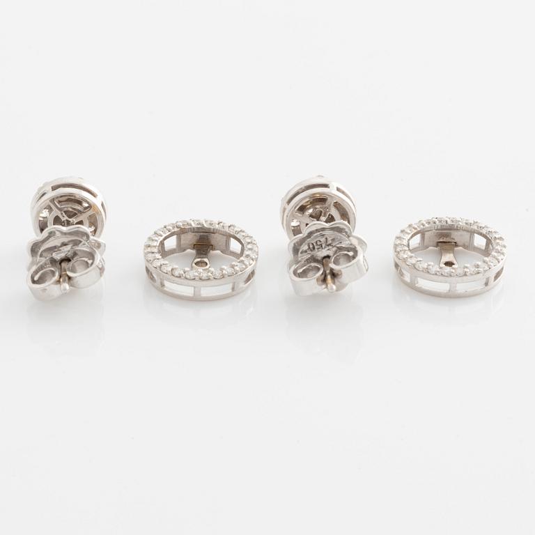 Örhängen med briljantslipade diamanter.